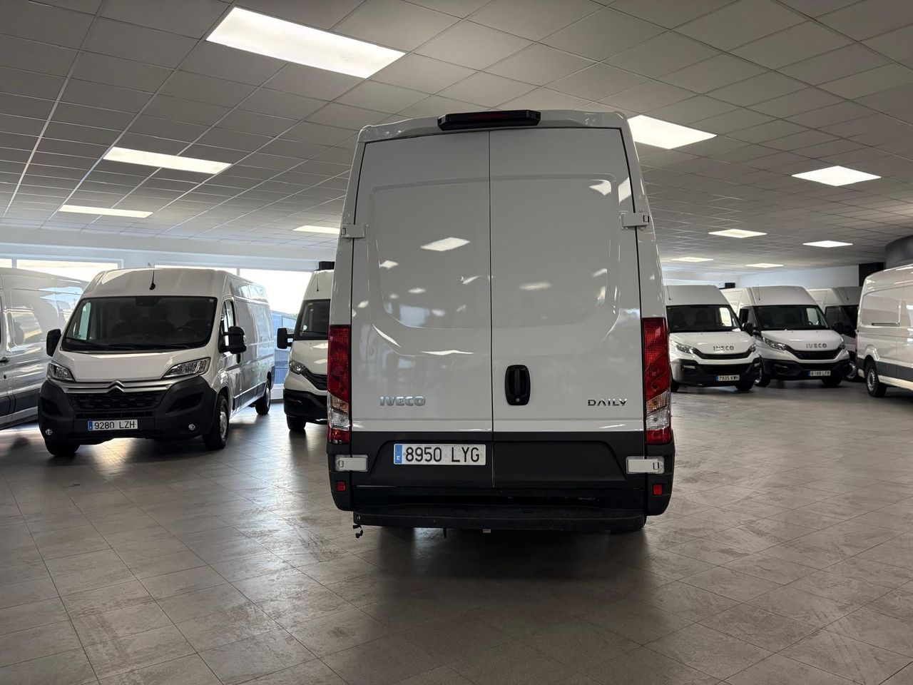 Iveco Daily 35S16	2.3 TD 35S 16 V 3520L/H2 12 M3 - foto 9