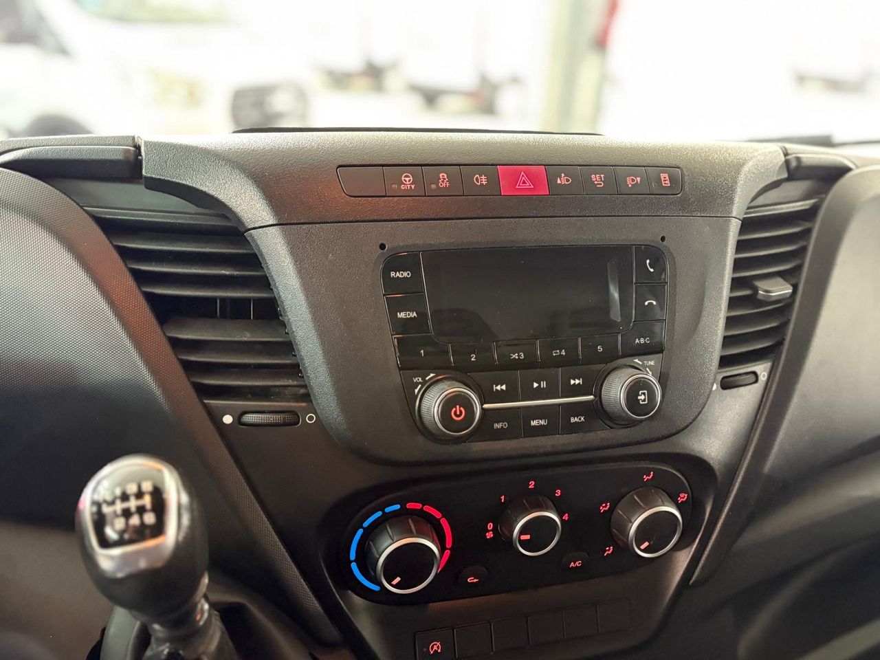 Iveco Daily 35S16	2.3 TD 35S 16 V 3520L/H2 12 M3 - foto 25