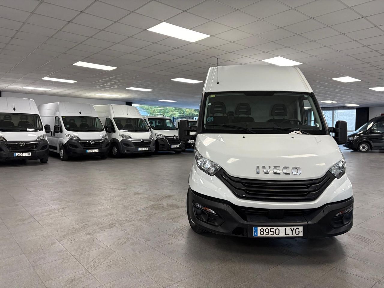 Iveco Daily 35S16	2.3 TD 35S 16 V 3520L/H2 12 M3 - foto 7