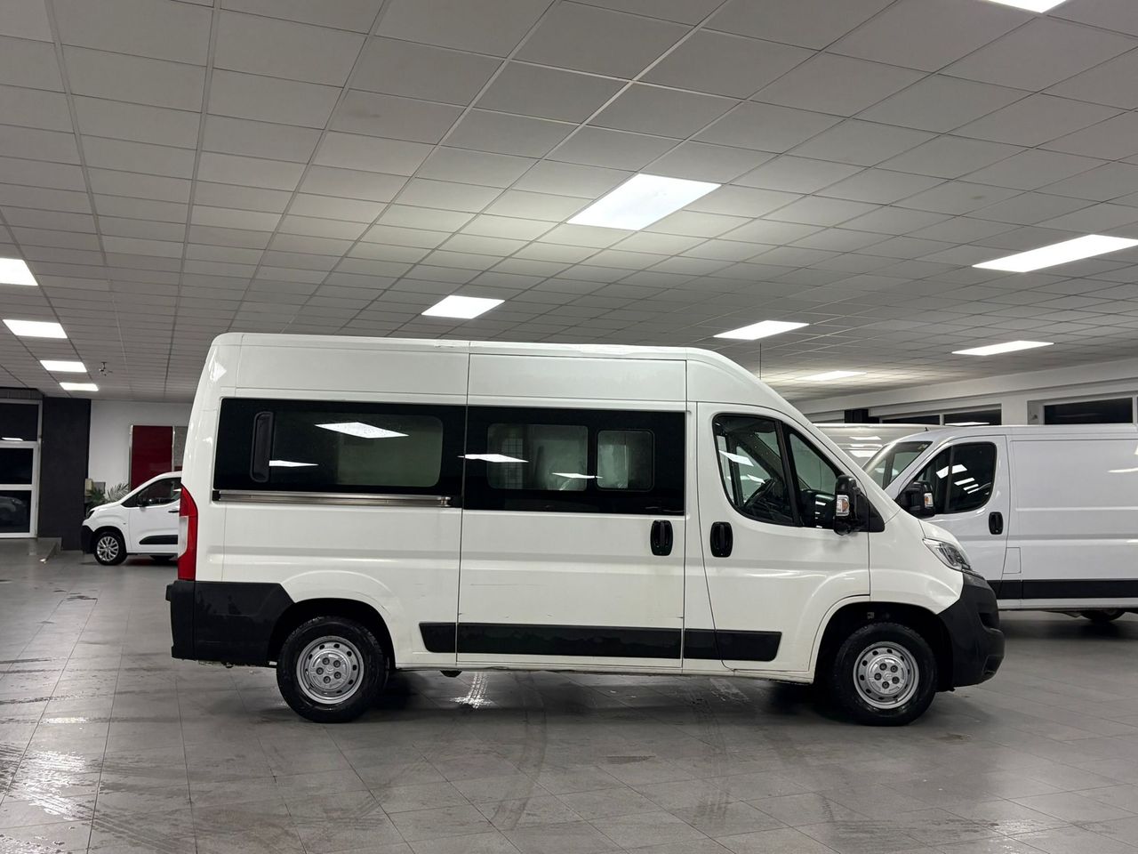 Citroën Jumper BlueHDi 81KW (110CV) Combi 33 L2H2 - foto 2