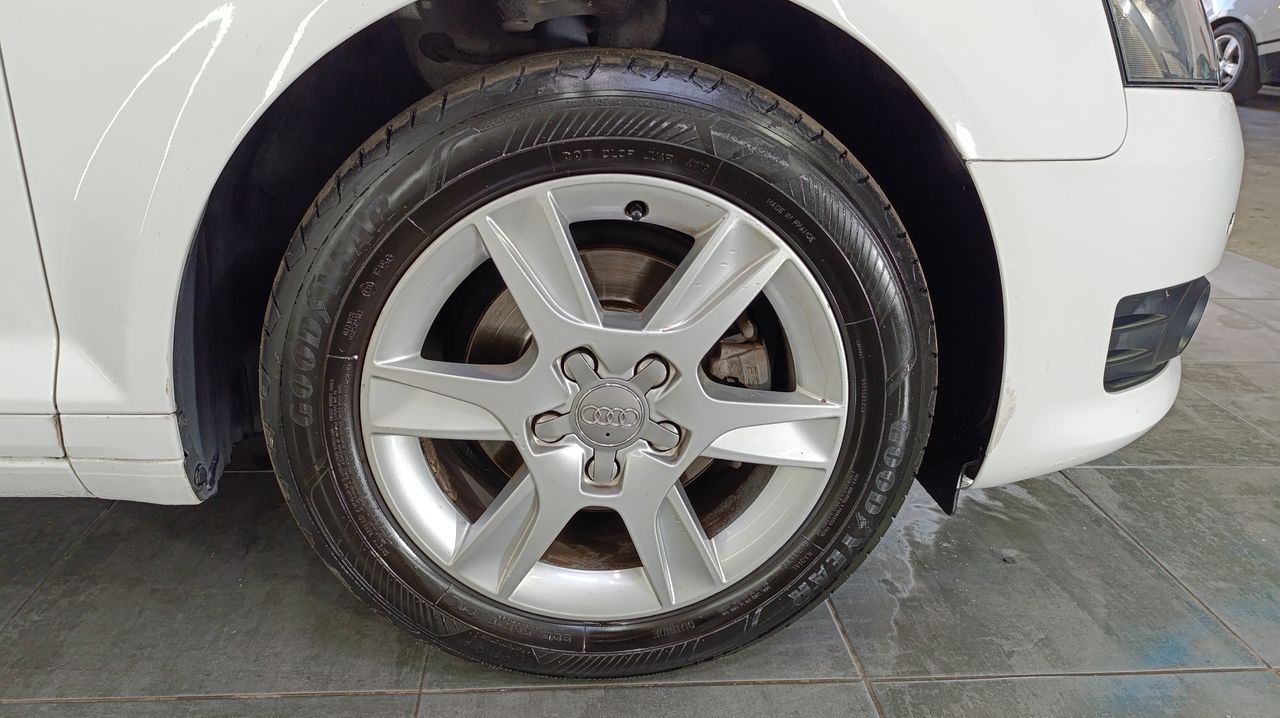 Audi A3 1.6 TDI 105cv Attraction 213000 - Foto 2 