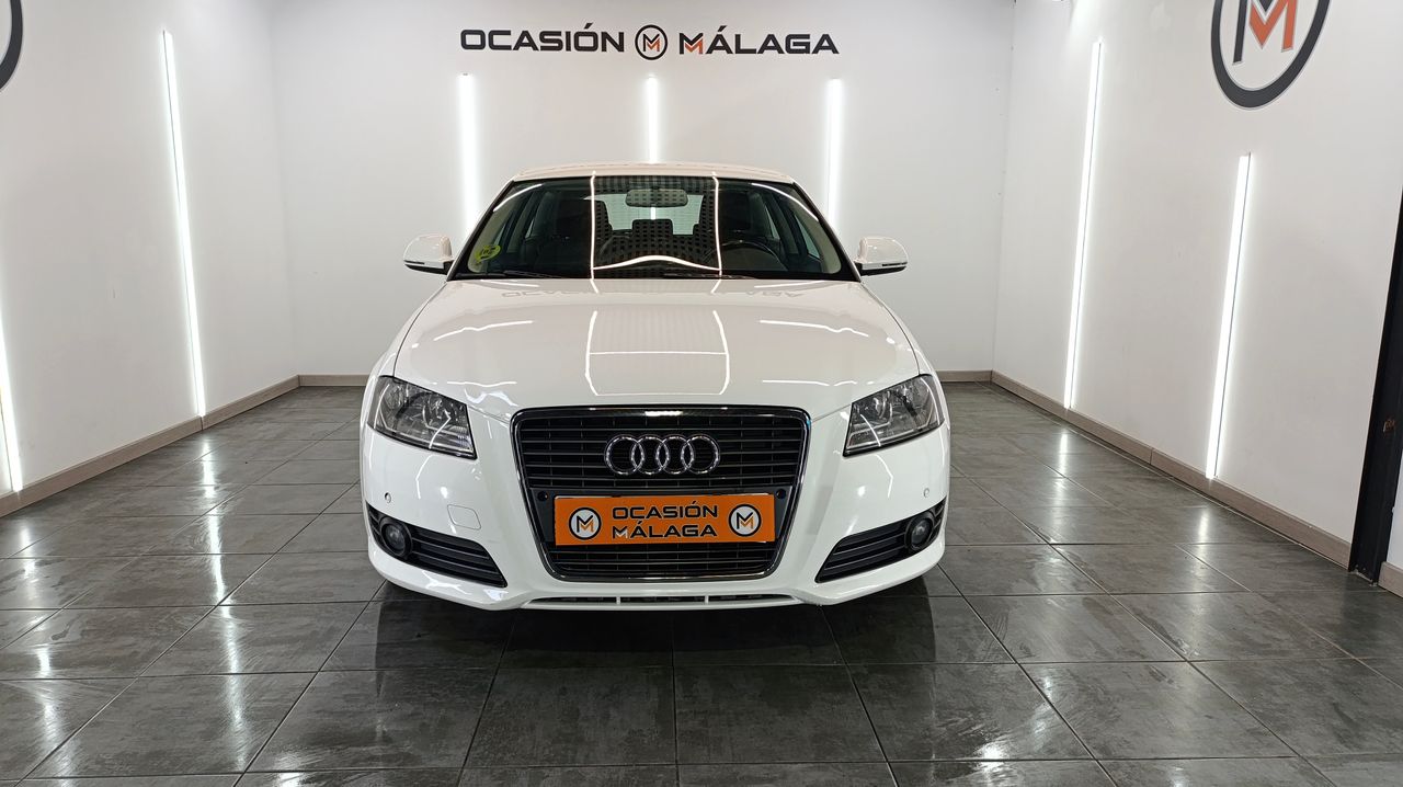 Audi A3 1.6 TDI 105cv Attraction 213000 - Foto 2 