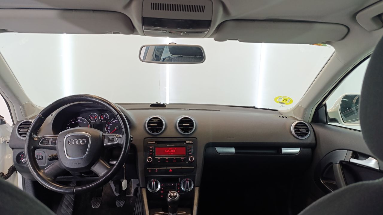 Audi A3 1.6 TDI 105cv Attraction 213000 - Foto 2 