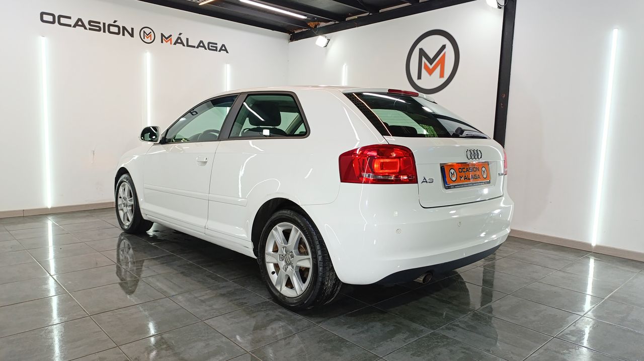 Audi A3 1.6 TDI 105cv Attraction 213000 - Foto 2 