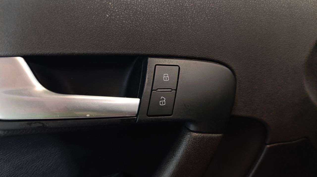 Audi A3 Sportback 1.6 TDI 105cv Attraction Nacional 192.000Km  - Foto 2 