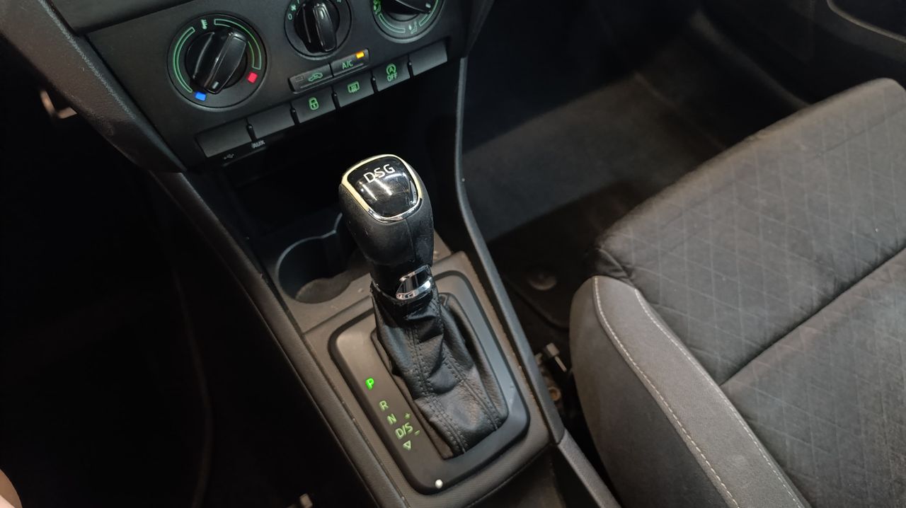 Skoda Rapid 1.4 TDI CR 66KW (90cv) Style DSG Nacional - 146000Km - Foto 2 