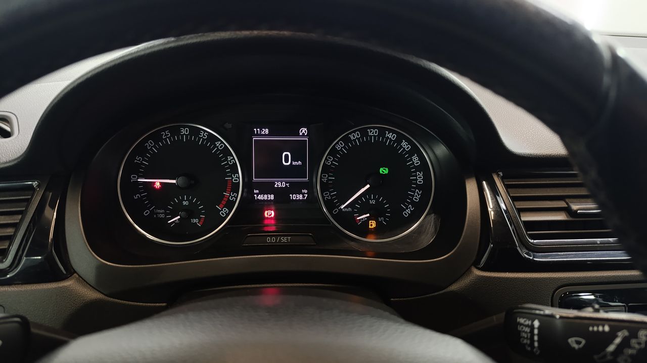 Skoda Rapid 1.4 TDI CR 66KW (90cv) Style DSG Nacional - 146000Km - Foto 2 