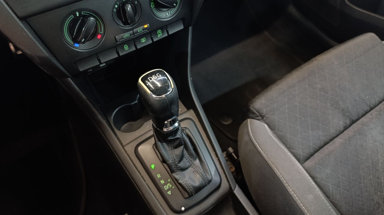 Skoda Rapid 1.4 TDI CR 66KW (90cv) Style DSG Nacional - 146000Km - Foto 2 