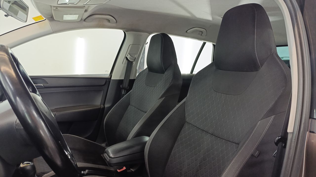 Skoda Rapid 1.4 TDI CR 66KW (90cv) Style DSG Nacional - 146000Km - Foto 2 