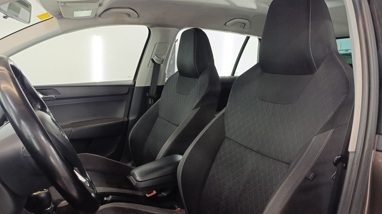 Skoda Rapid 1.4 TDI CR 66KW (90cv) Style DSG Nacional - 146000Km - Foto 2 