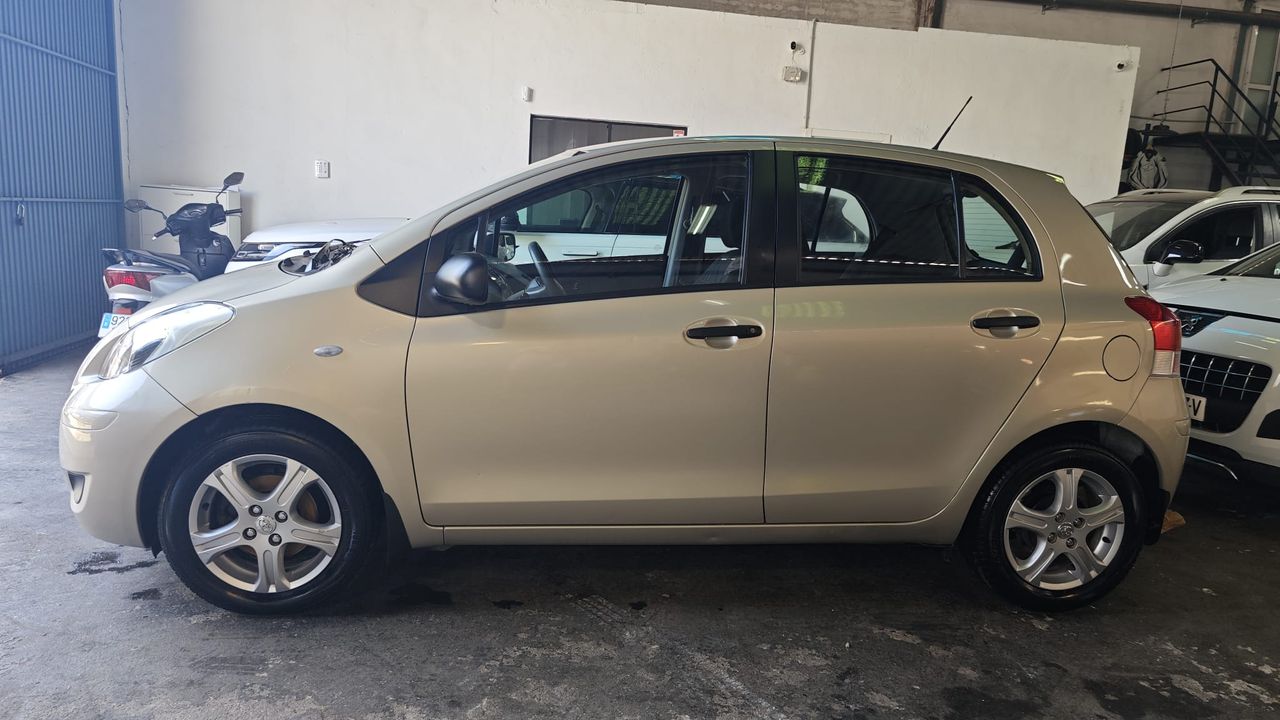 Toyota Yaris 1.3 VVT-I Connect Naciona  - 100.000Km - Foto 2 