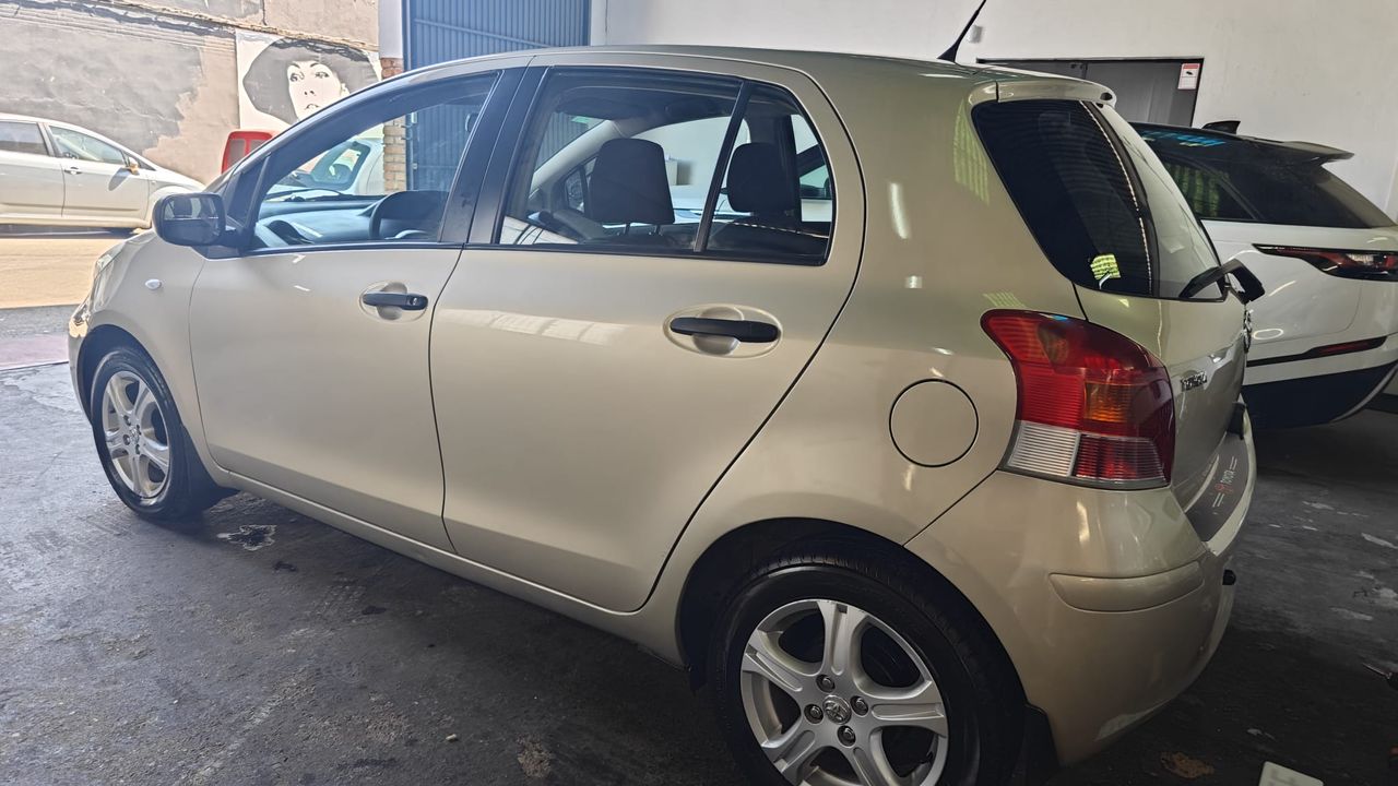 Toyota Yaris 1.3 VVT-I Connect Naciona  - 100.000Km - Foto 2 