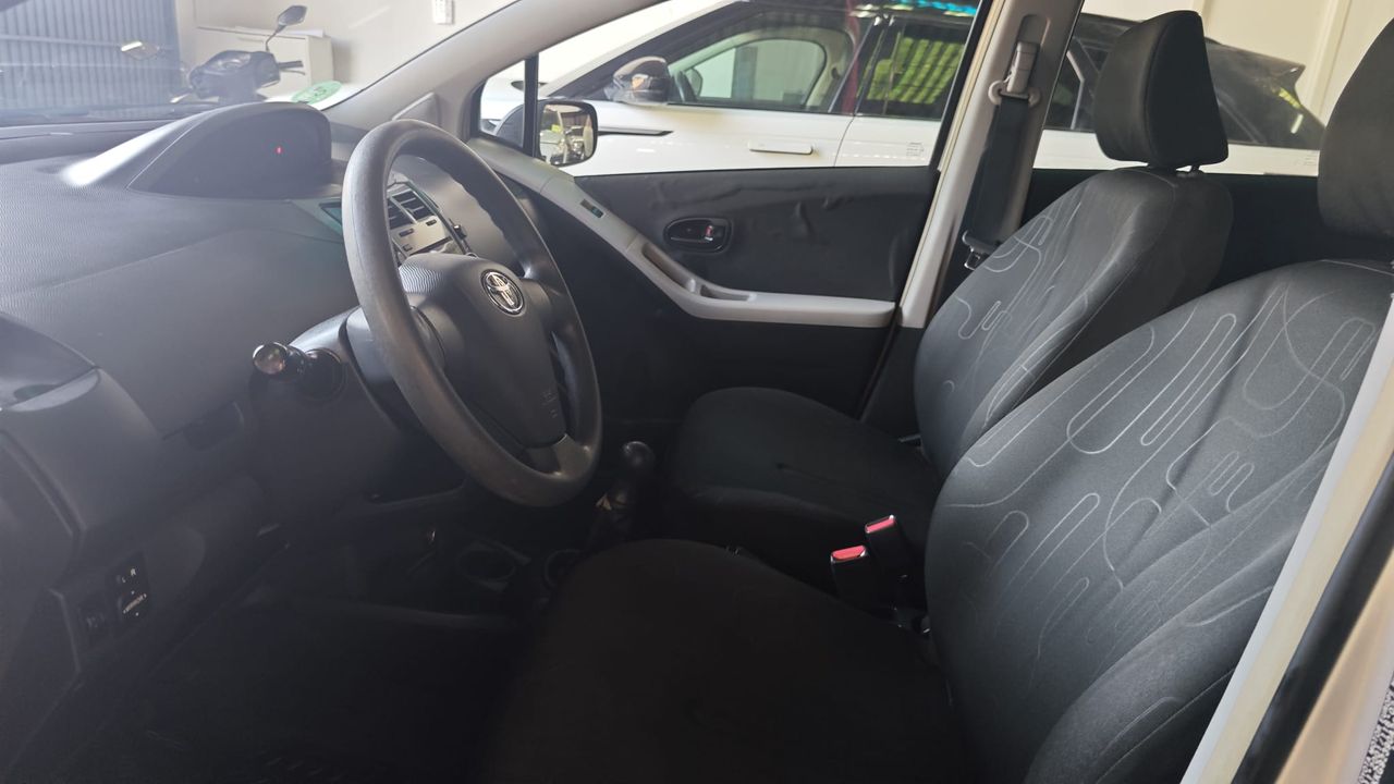 Toyota Yaris 1.3 VVT-I Connect Naciona  - 100.000Km - Foto 2 