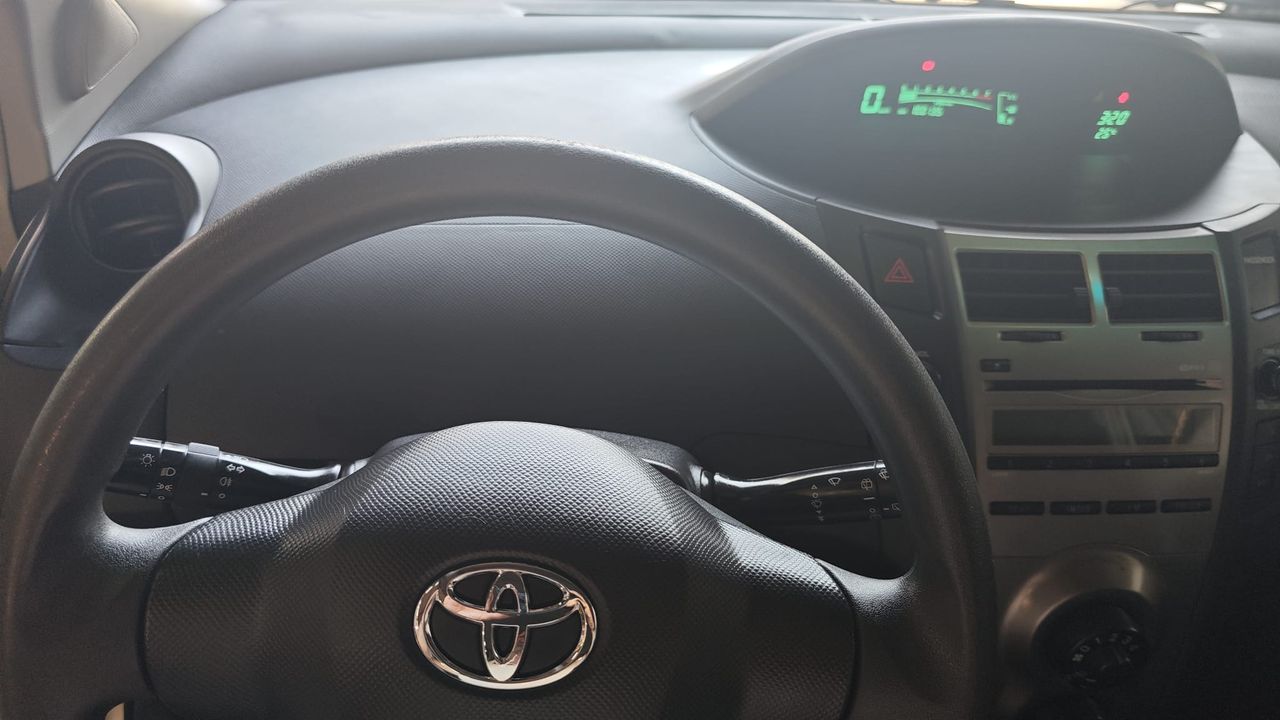 Toyota Yaris 1.3 VVT-I Connect Naciona  - 100.000Km - Foto 2 