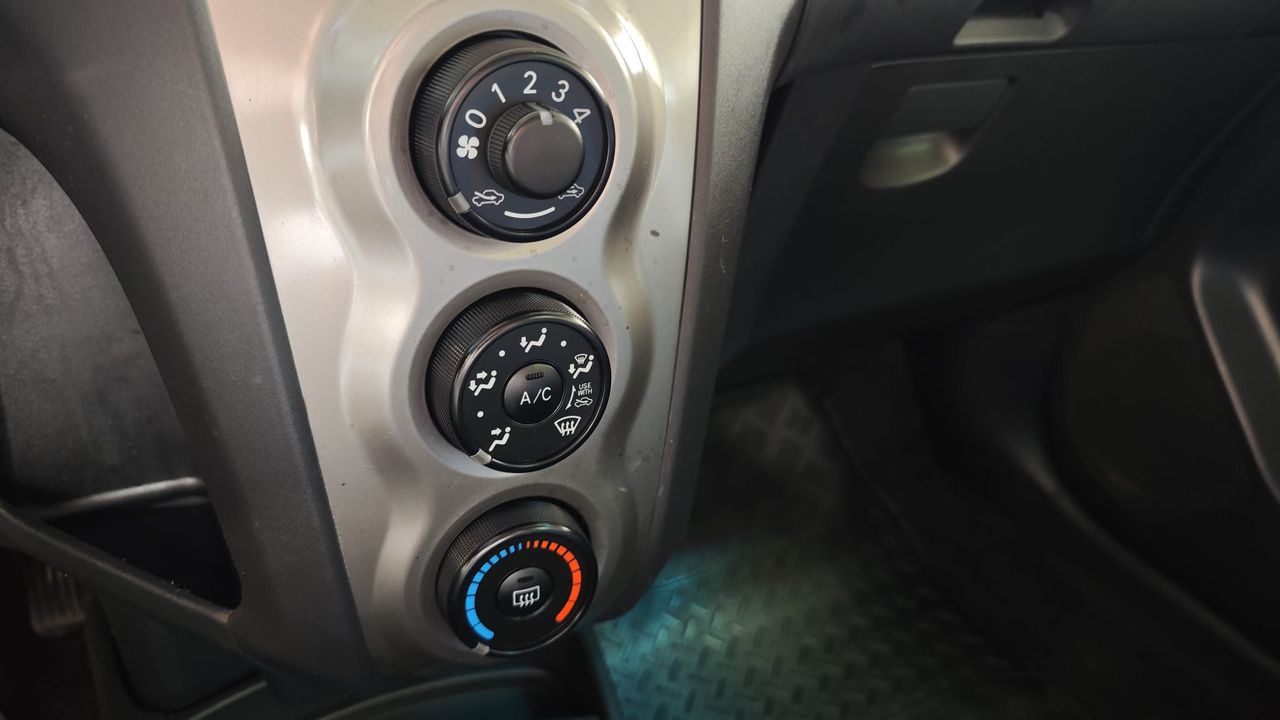 Toyota Yaris 1.3 VVT-I Connect Naciona  - 100.000Km - Foto 2 