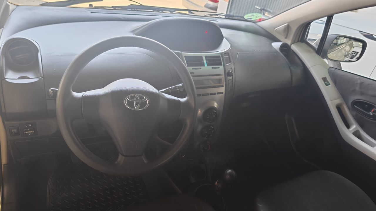 Toyota Yaris 1.3 VVT-I Connect Naciona  - 100.000Km - Foto 2 