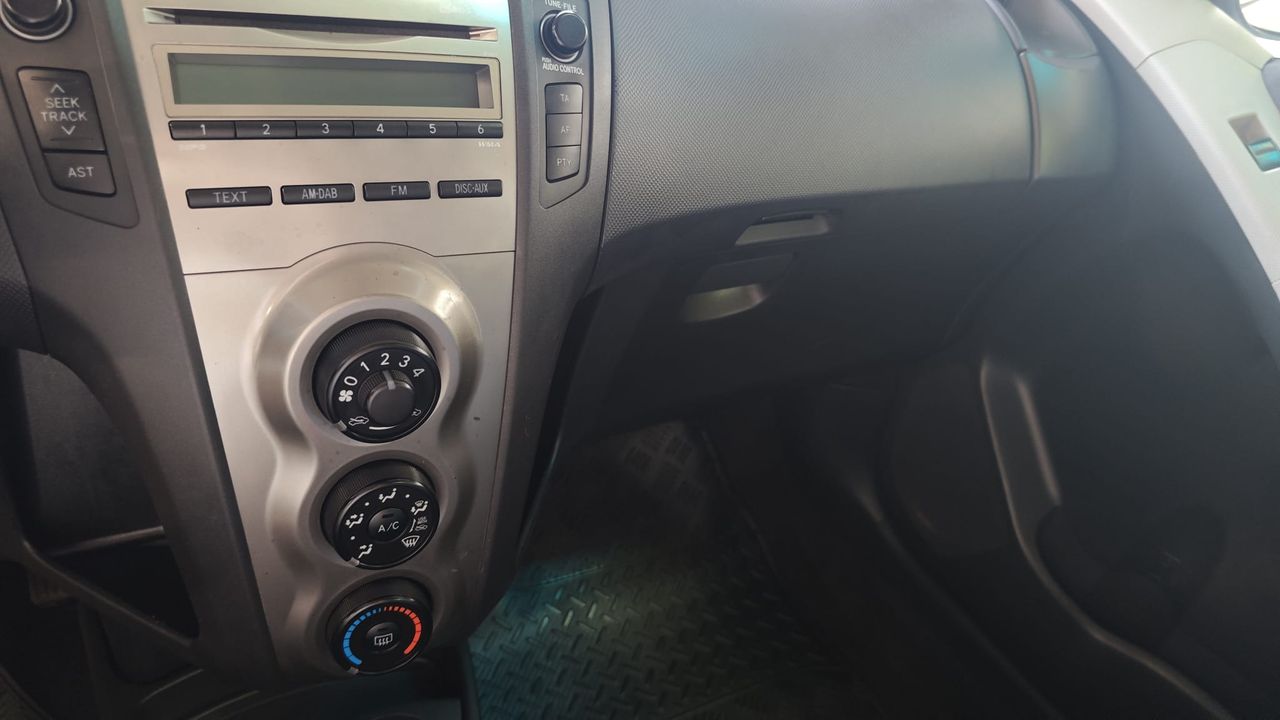 Toyota Yaris 1.3 VVT-I Connect Naciona  - 100.000Km - Foto 2 