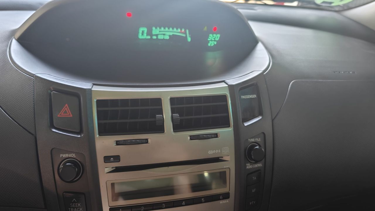 Toyota Yaris 1.3 VVT-I Connect Naciona  - 100.000Km - Foto 2 