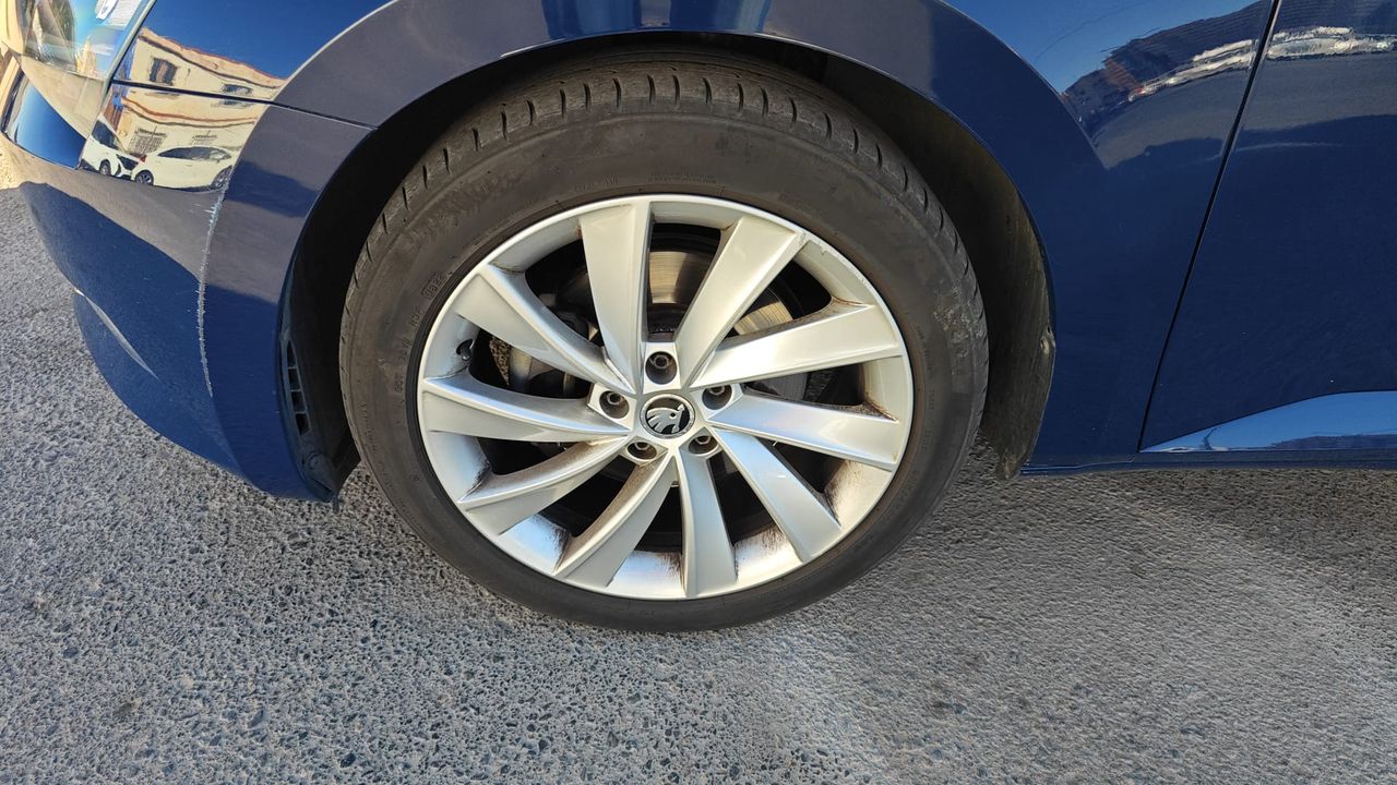 Skoda Superb 2.0 TDI 110KW (150cv) 4x4 Style 167000 - Foto 2 
