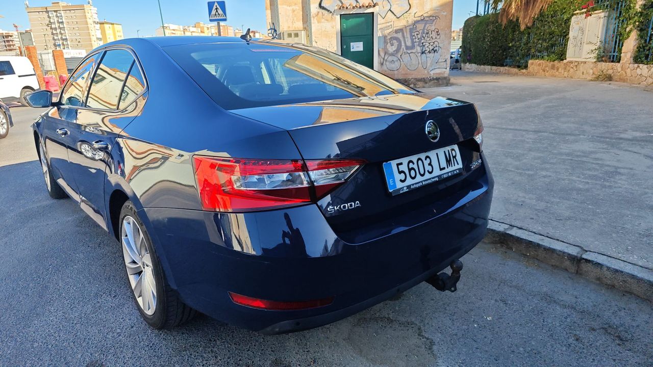 Skoda Superb 2.0 TDI 110KW (150cv) 4x4 Style 167000 - Foto 2 