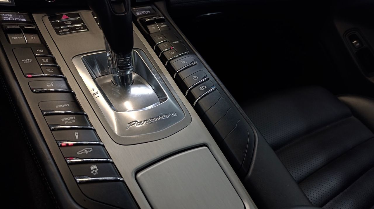 Porsche Panamera Turbo S Exclusive Series V8 - 571Cv  + Historial - Foto 2 