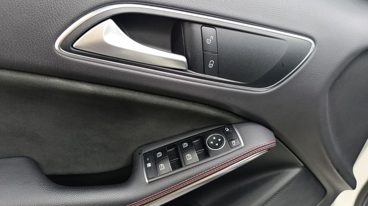 Mercedes 180 GLA 180 AMG Line Nacional Único propietario - 170.000Km - Foto 2 