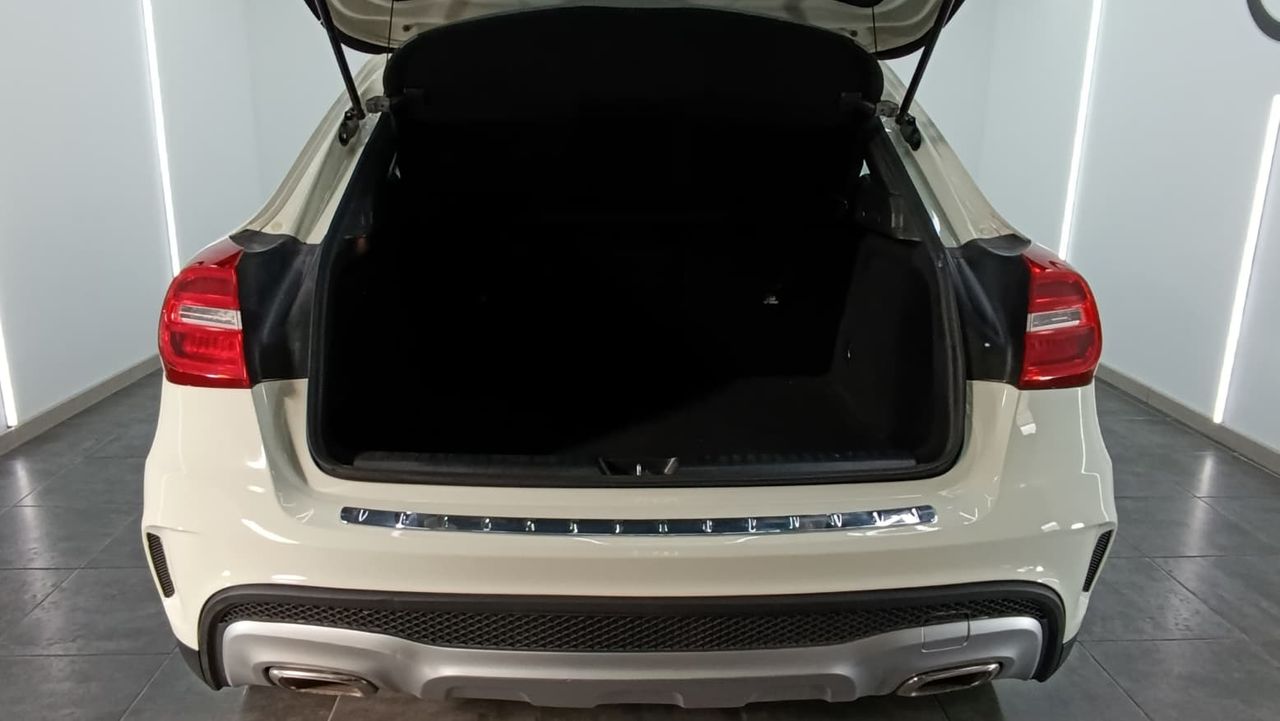 Mercedes 180 GLA 180 AMG Line Nacional Único propietario - 170.000Km - Foto 2 