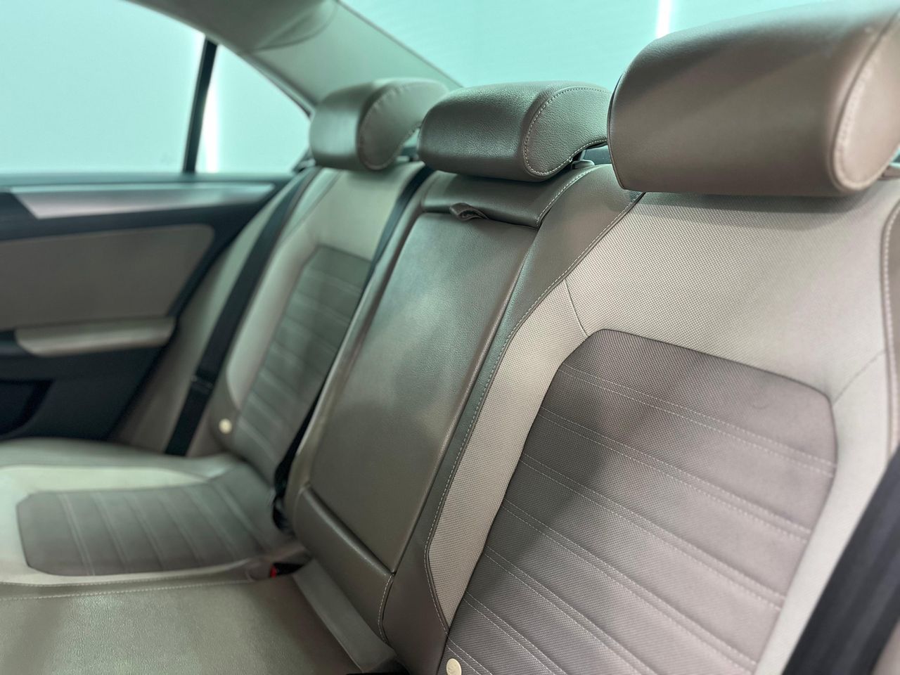 Volkswagen Jetta 2.0 TDI 140cv Advance - Foto 2 