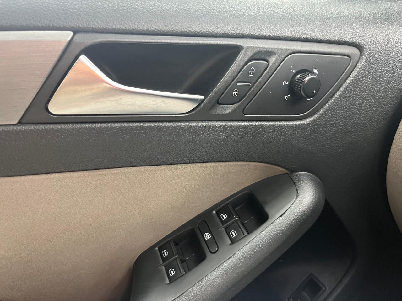 Volkswagen Jetta 2.0 TDI 140cv Advance - Foto 2 