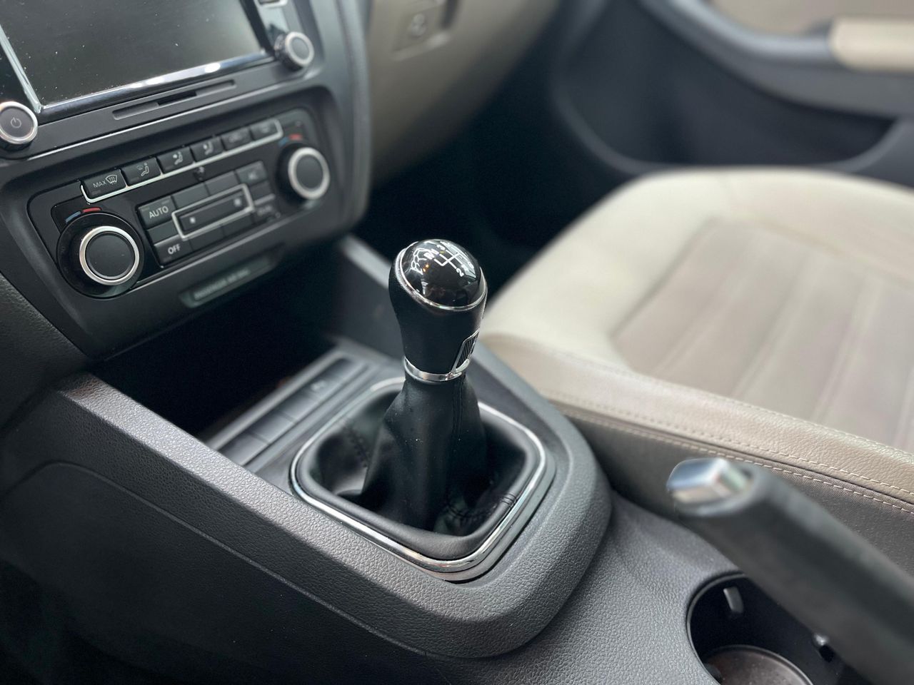 Volkswagen Jetta 2.0 TDI 140cv Advance - Foto 2 