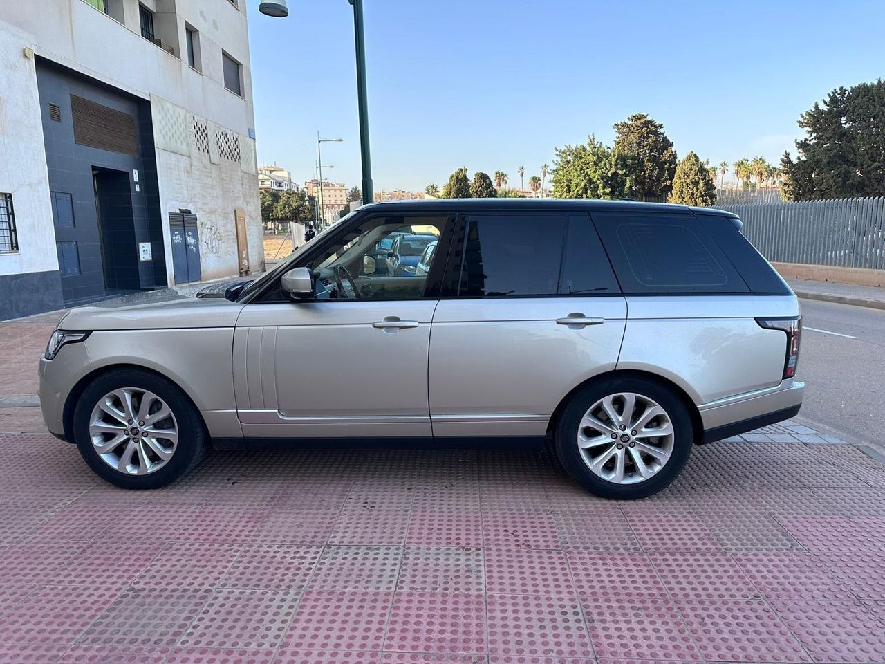 Land-Rover Range Rover 4.4 SDV8 (340CV) VOGUE Nacional - 251.000Km - Foto 2 