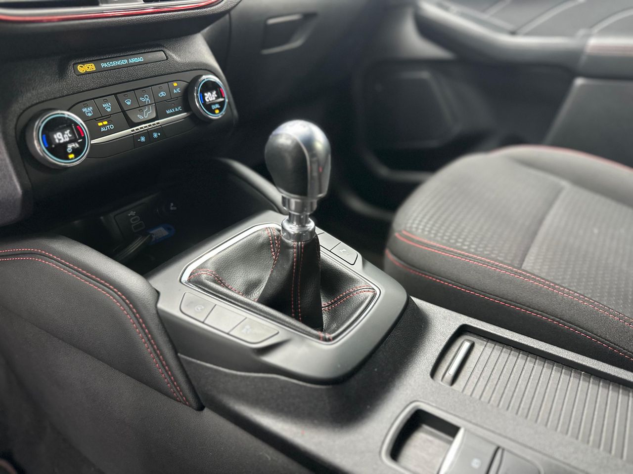 Ford Kuga ST-Line X 1.5T EcoBoost 120Cv Nacional - 99.000KM - Foto 2 