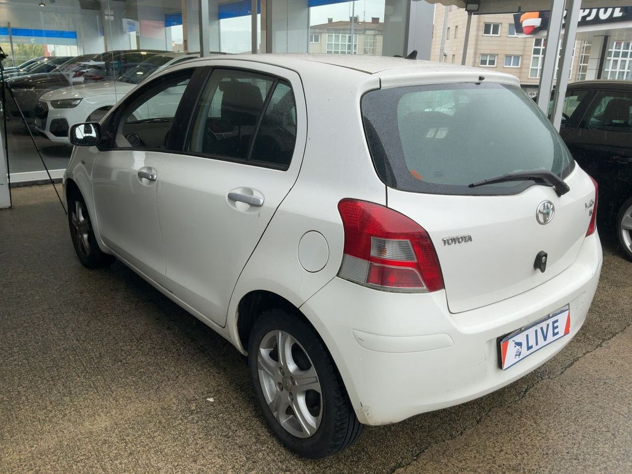 Toyota Yaris 1.0 VVT-I Live Nacional 70Cv + Libro - 165.000Km - Foto 2 