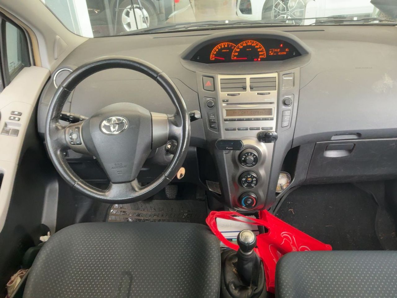 Toyota Yaris 1.0 VVT-I Live Nacional 70Cv + Libro - 165.000Km - Foto 2 