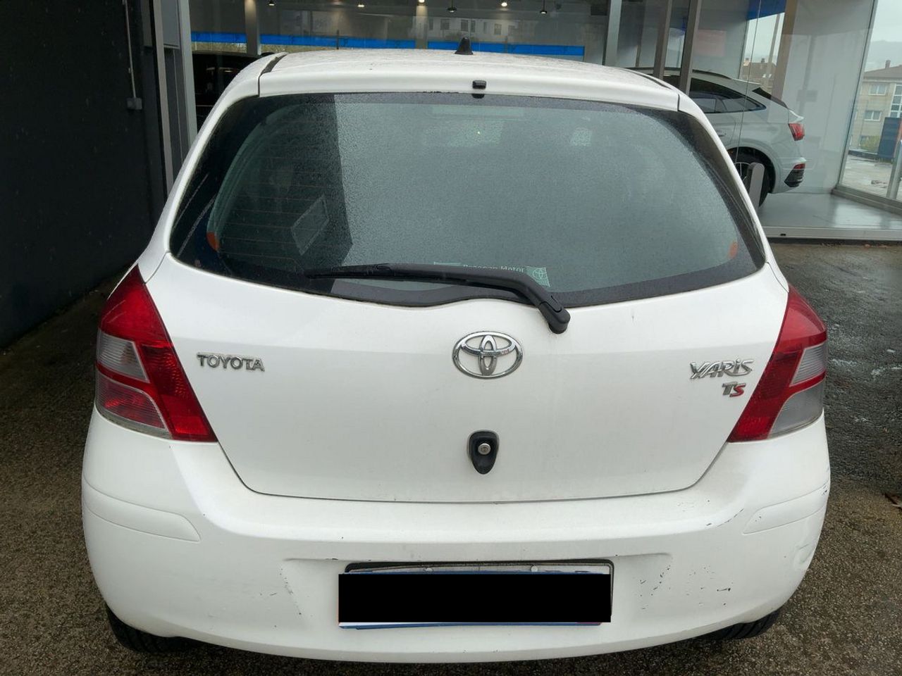 Toyota Yaris 1.0 VVT-I Live Nacional 70Cv + Libro - 165.000Km - Foto 2 