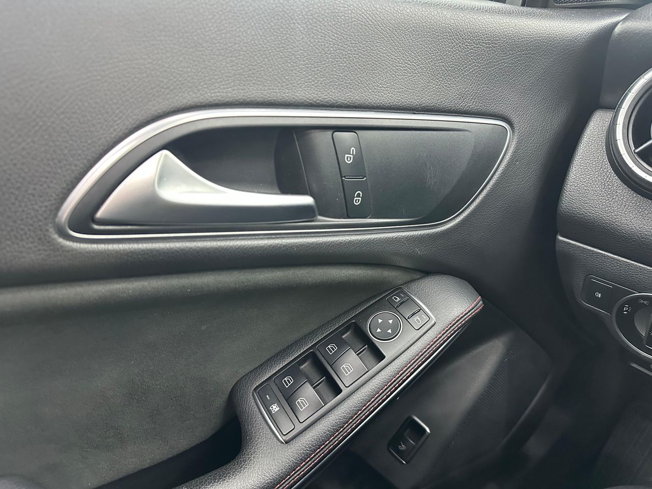 Mercedes Clase CLA CLA 200 d AMG Line + Techo solar - 84.000Km Certificados - Foto 2 