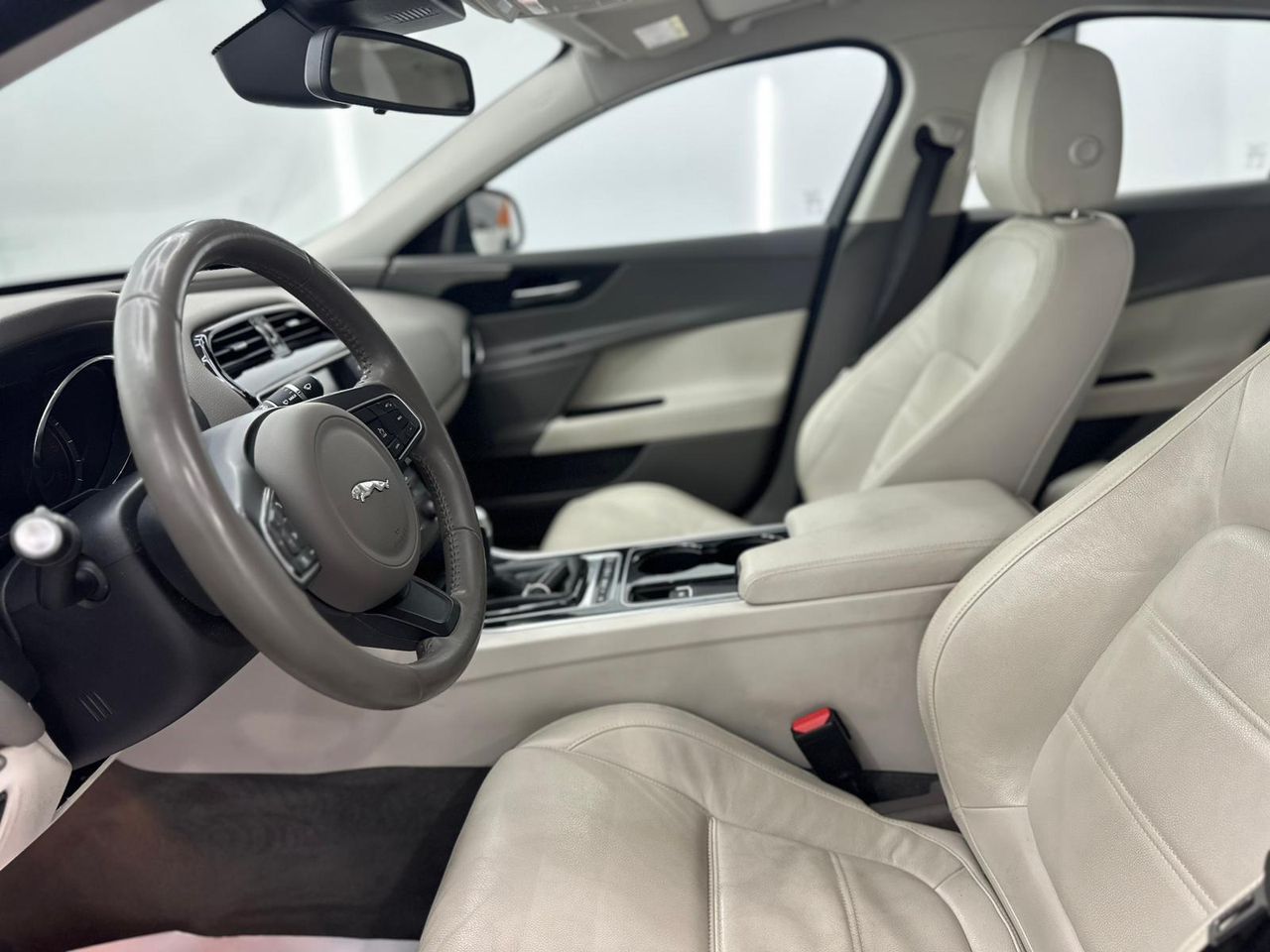 Jaguar XE 2.0 AJ200D Diesel RWD 180cv Portfolio Nacional - 84.000Km - Foto 2 