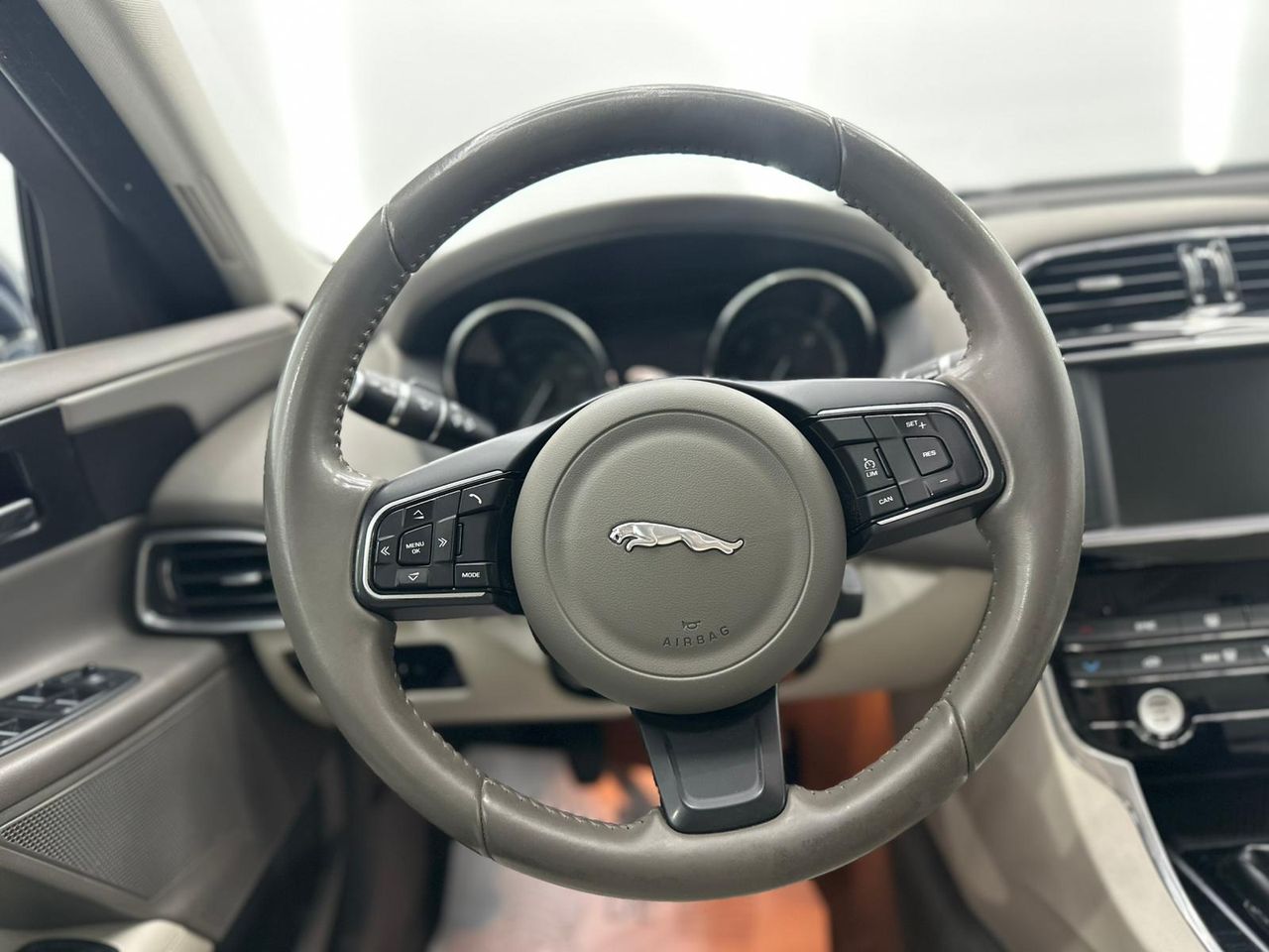 Jaguar XE 2.0 AJ200D Diesel RWD 180cv Portfolio Nacional - 84.000Km - Foto 2 