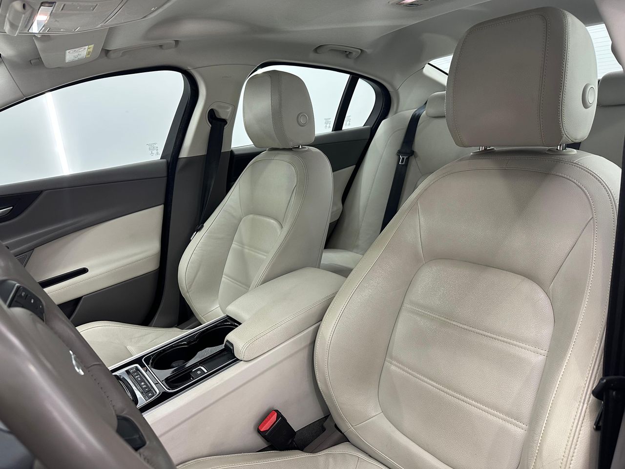 Jaguar XE 2.0 AJ200D Diesel RWD 180cv Portfolio Nacional - 84.000Km - Foto 2 