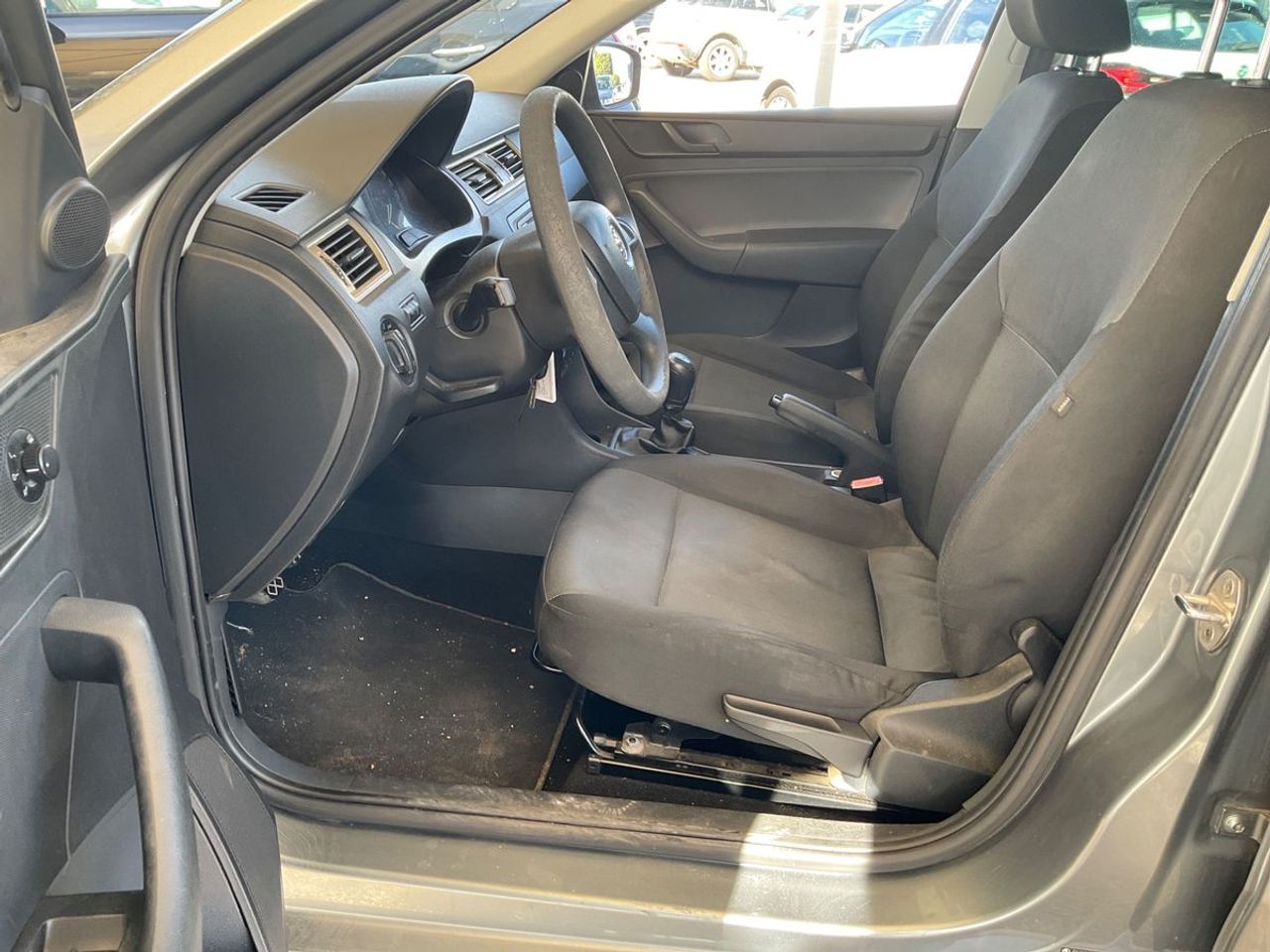 Skoda Rapid 1.2 MPI 75cv Active Nacional - 183.000Km - Foto 2 