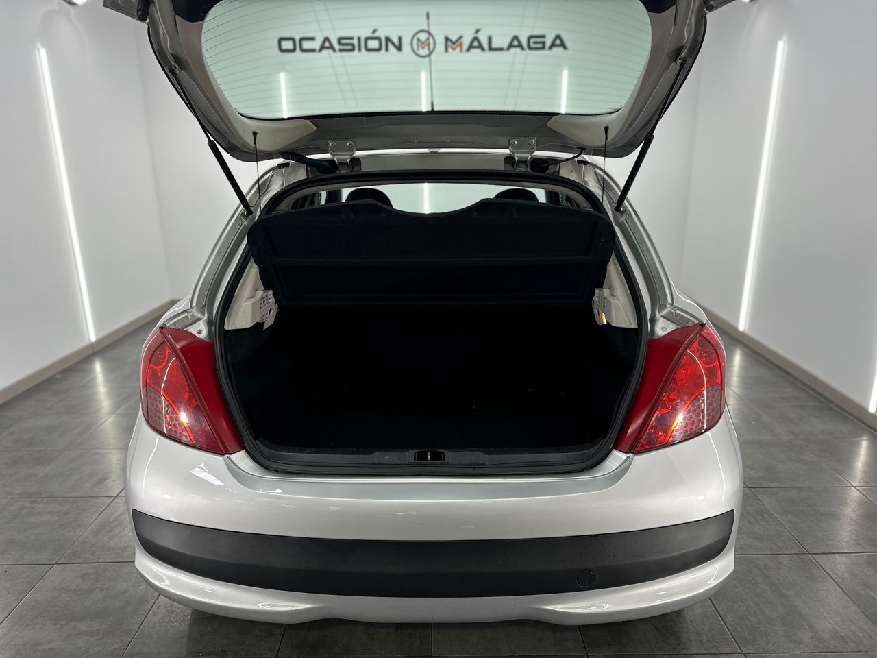 Peugeot 207 Confort 1.4 HDI 70 - Foto 2 