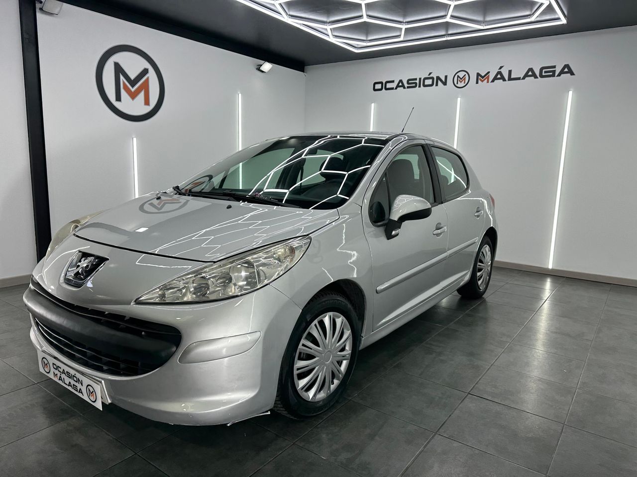 Peugeot 207 Confort 1.4 HDI 70 - Foto 2 