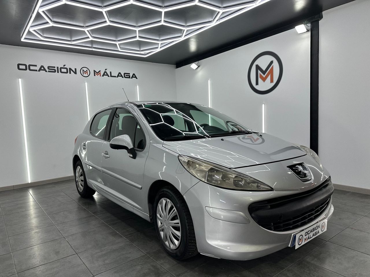 Peugeot 207 Confort 1.4 HDI 70 - Foto 2 