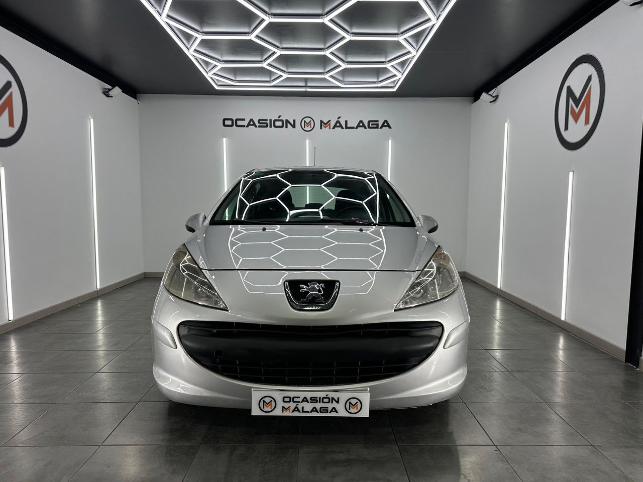 Peugeot 207 Confort 1.4 HDI 70 - Foto 2 