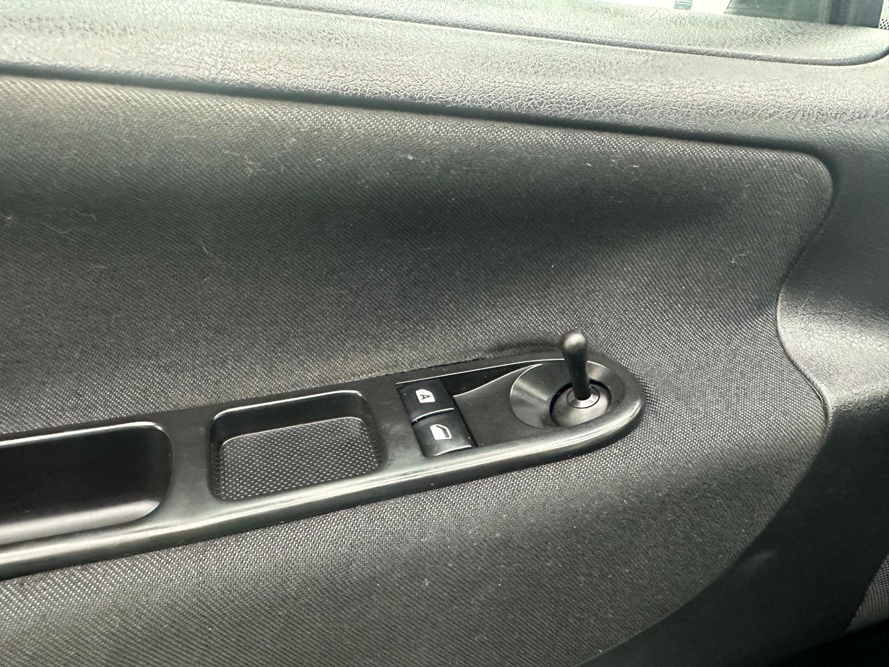 Peugeot 207 Confort 1.4 HDI 70 - Foto 2 