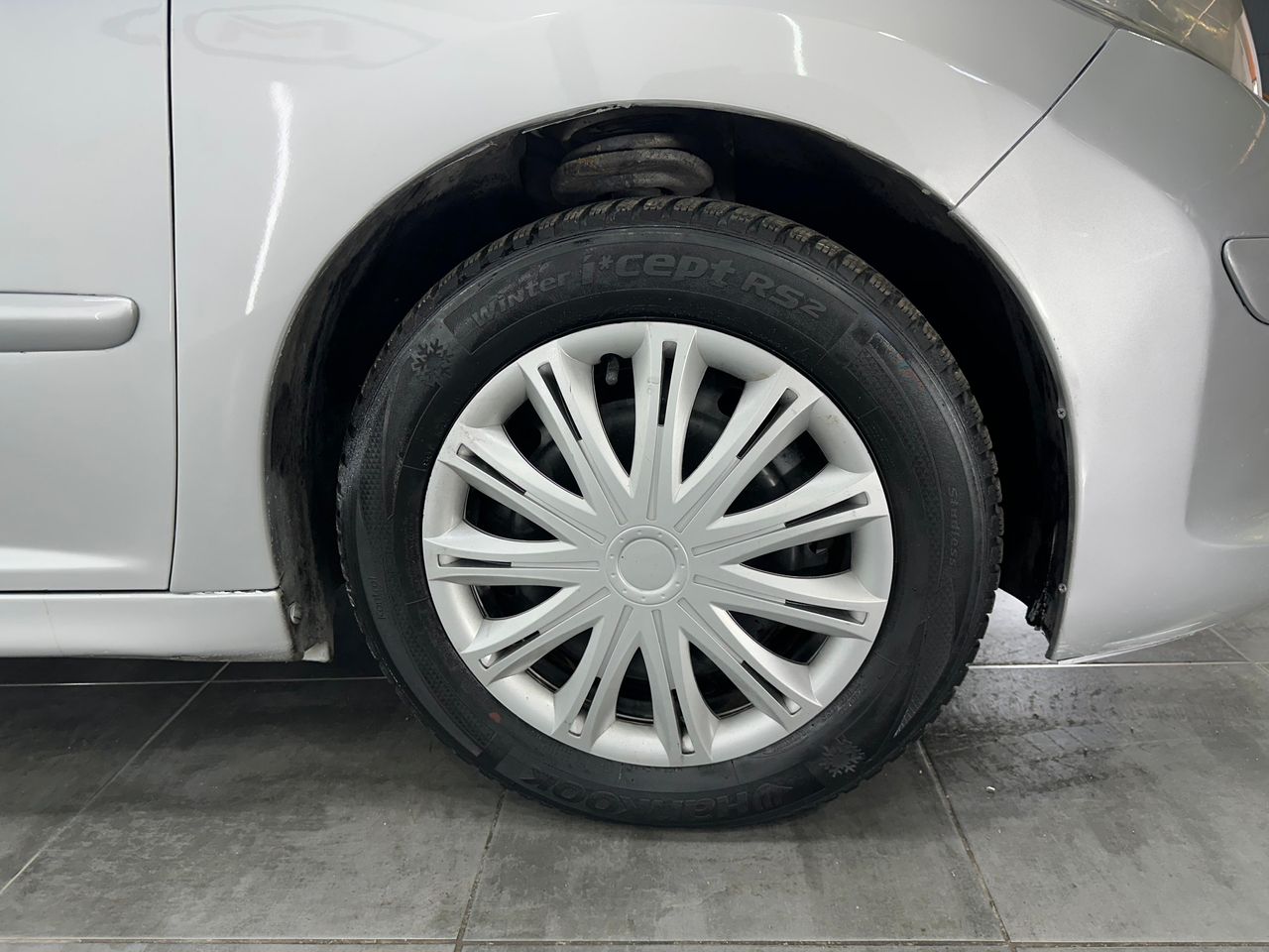 Peugeot 207 Confort 1.4 HDI 70 - Foto 2 