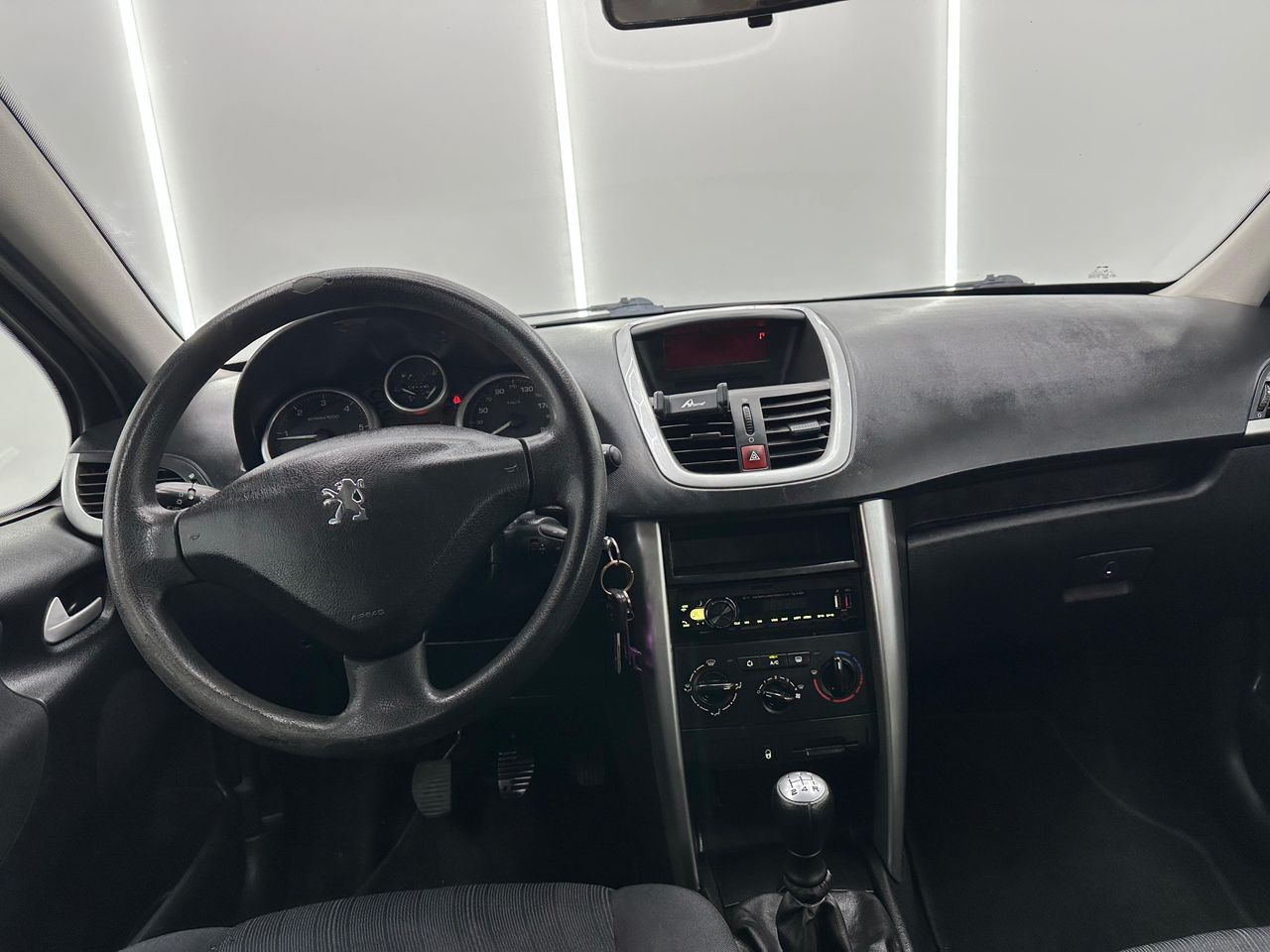 Peugeot 207 Confort 1.4 HDI 70 - Foto 2 