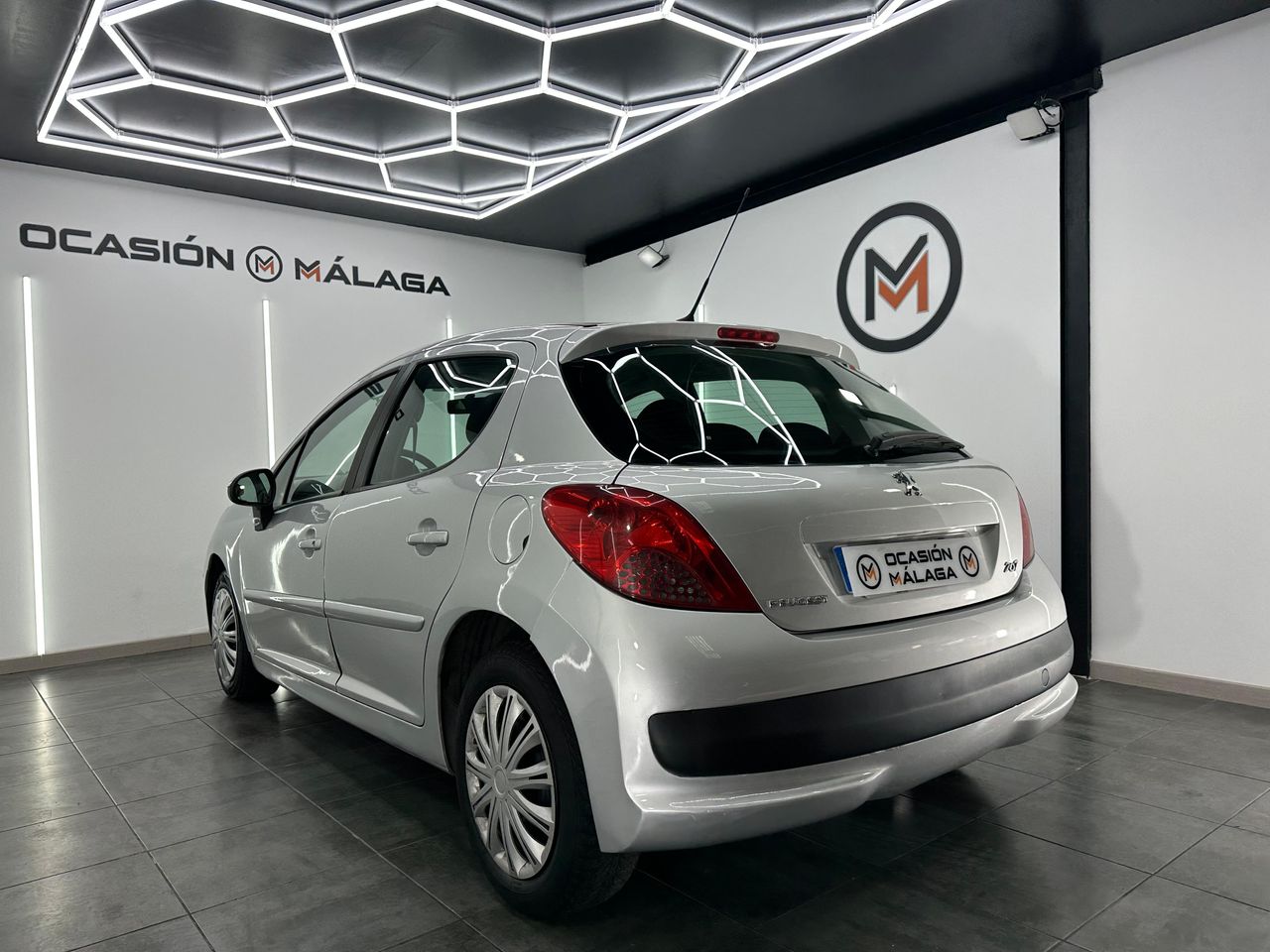 Peugeot 207 Confort 1.4 HDI 70 - Foto 2 