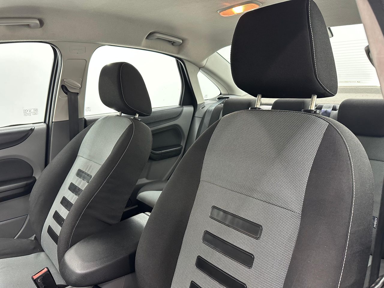 Ford Focus 1.6 TDCi 109 Trend Sedan 189.000Km - Foto 2 