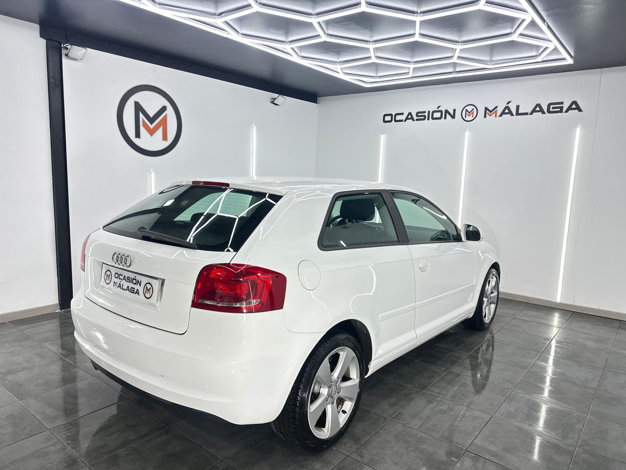 Audi A3 1.6 TDI 105cv Attraction Nacional - 172.000Km - Foto 2 